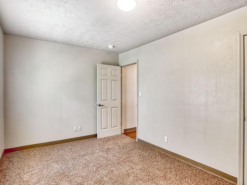 Bedroom | Pinewood Apartments